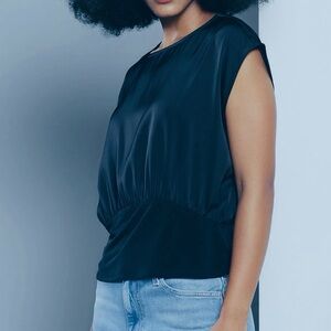 NWOT Calvin Klein navy blue cap-sleeve top with an elasticated waist size L
